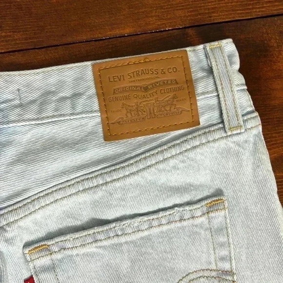 Levi's Women's Straight Leg Light Wash Jeans | Ribcage Straight Ankle Jeans - Picture 9 of 9